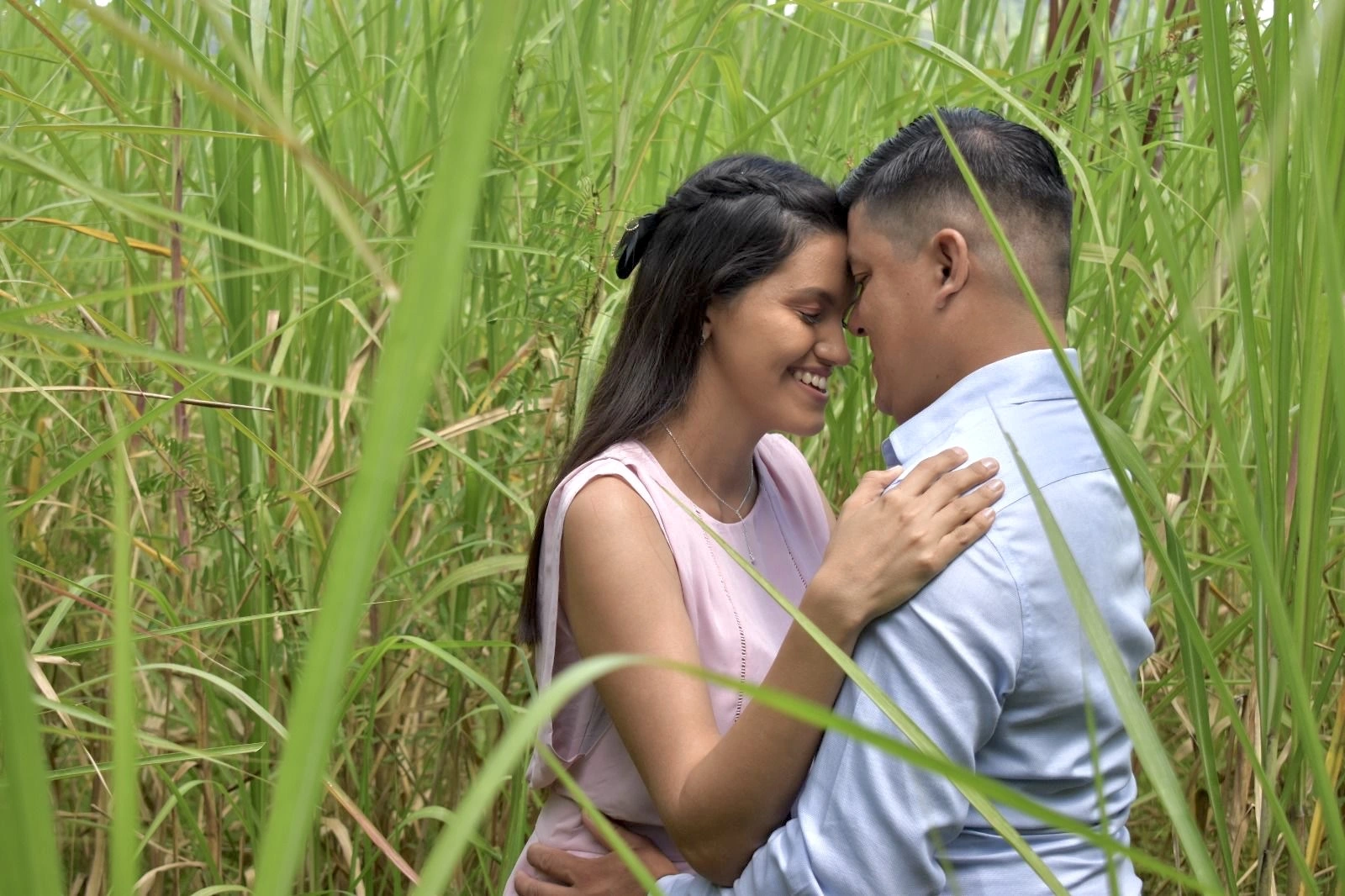 Novios Sonriendo Juntos